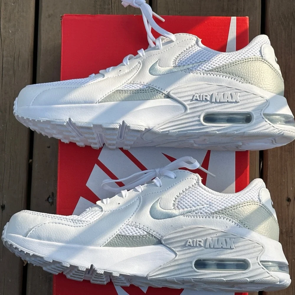 Nike Air Max Excee Low Womens 10 Mens 8.5 All White Lifestyle Casual Sneaker NEW